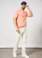 ⁦طقم تيشيرتات بفتحة رقبة مستديرة من نسيج قطني معالج بيولوجياً بتصميم أساسي أنيق بقصة مريحة للرجال من 2 قطع كحلي/ وردي⁩ - الصورة ⁦3⁩