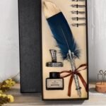طقم قلم حبر غمس فيذر كويل بتصميم كلاسيك متعدد الألوان