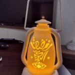 فانوس رمضان ابيض بإضائة ليد محفور عليه كلمة رمضان كريم
