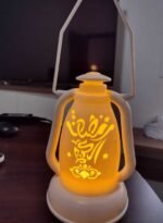 فانوس رمضان ابيض بإضائة ليد محفور عليه كلمة رمضان كريم