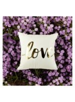 ⁦غطاء وسادة بطبعة كلمة love لون ابيض⁩ - الصورة ⁦2⁩