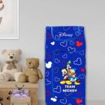 صندوق ألعاب قابل للطي بلاستيكي متعدد الأغراض بطباعة ميكي من Kuber Industries مطبوع عليه Disney Team Mickey صندوق ألعاب/خزانة ملابس أطفال ألميرا للأطفال مع 4 أرفف (أزرق ملكي)